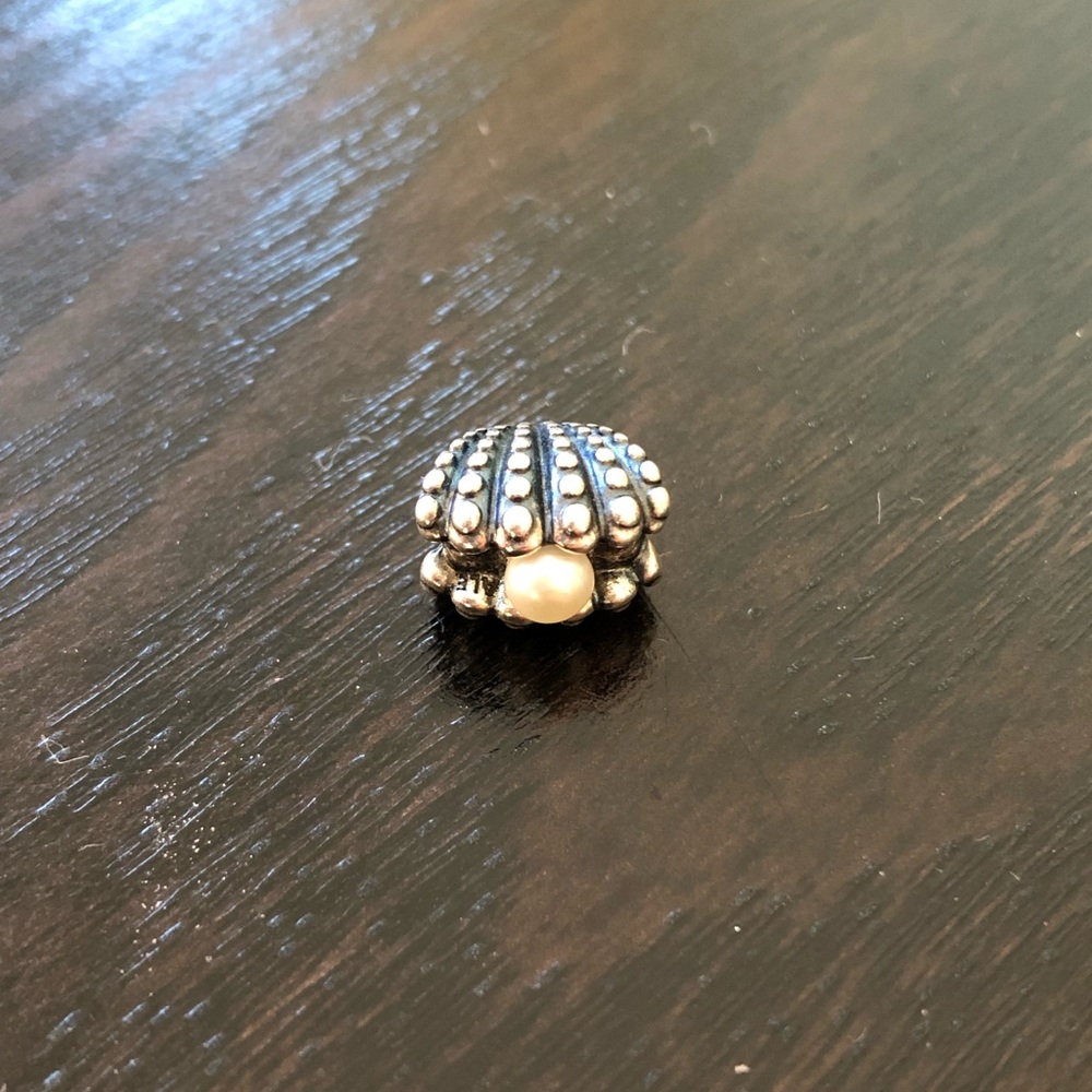 Clam w/ Pearl Pandora Charm
